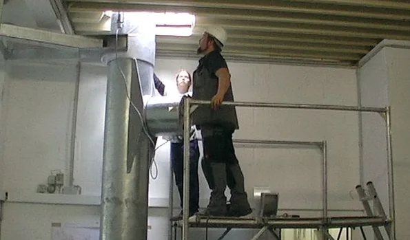 Montage einer Blechkonstruktion