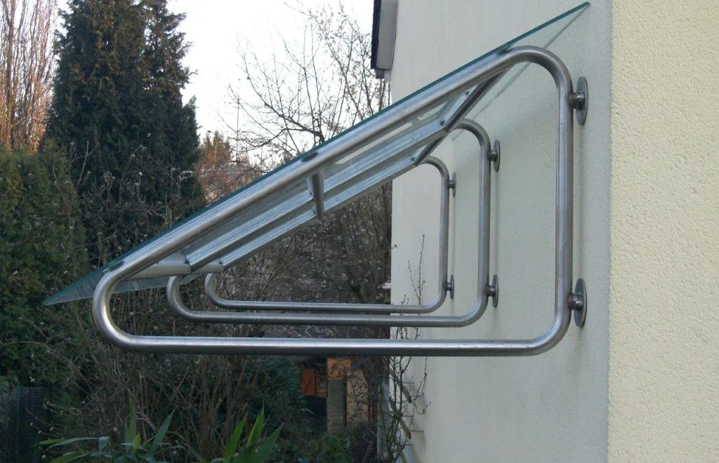 Edelstahlhalterung für ein Vordach